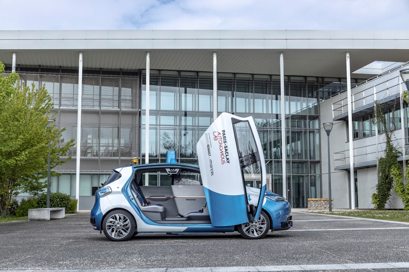 Paris-Saclay Autonomous Lab: new autonomous, electric and shared mobility services