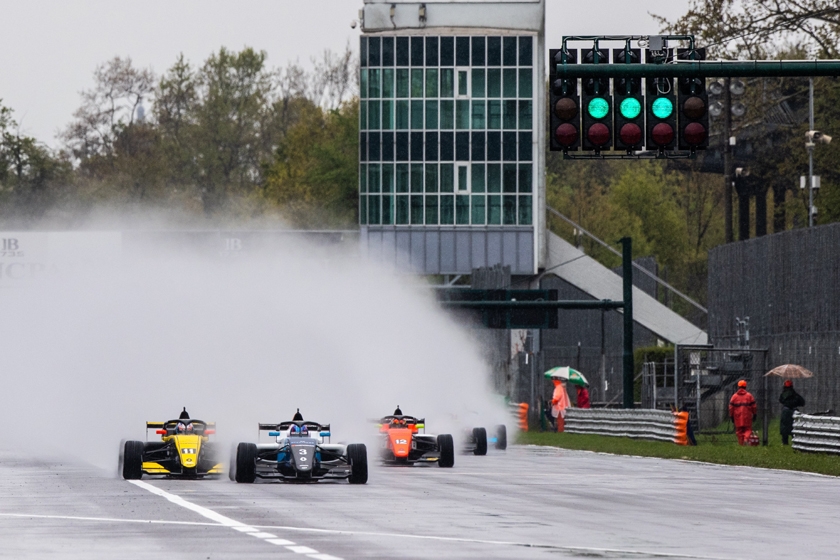 Alexander Smolyar wins in the wet at Monza