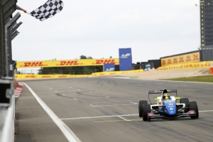 Robert Shwartzman wins at the Nürburgring and takes the lead in the Formula Renault Eurocup