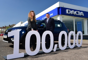 Dacia celebrates 100.000 models sold in the UK
