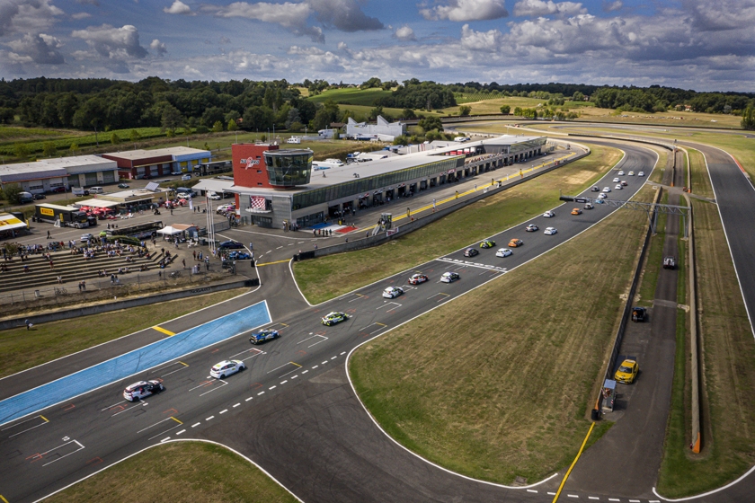 Nogaro kicks off the festivities of the 30th anniversary of the Clio Cup