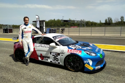 Stéphane Lémeret sur Alpine GT4 avec les "Champions du Monde"