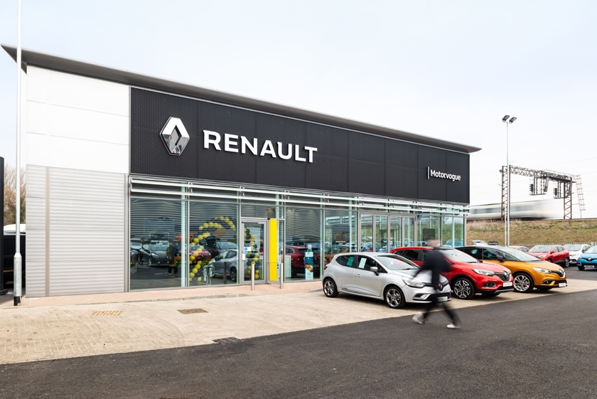 New Motorvogue Renault Showroom opens in Bedford