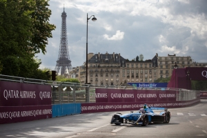 The Renault e.dams drivers in the heat of battle on the Invalides circuit!